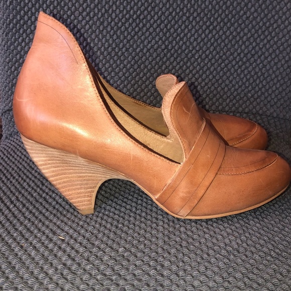 Max Studio Heels - Picture 2 of 12